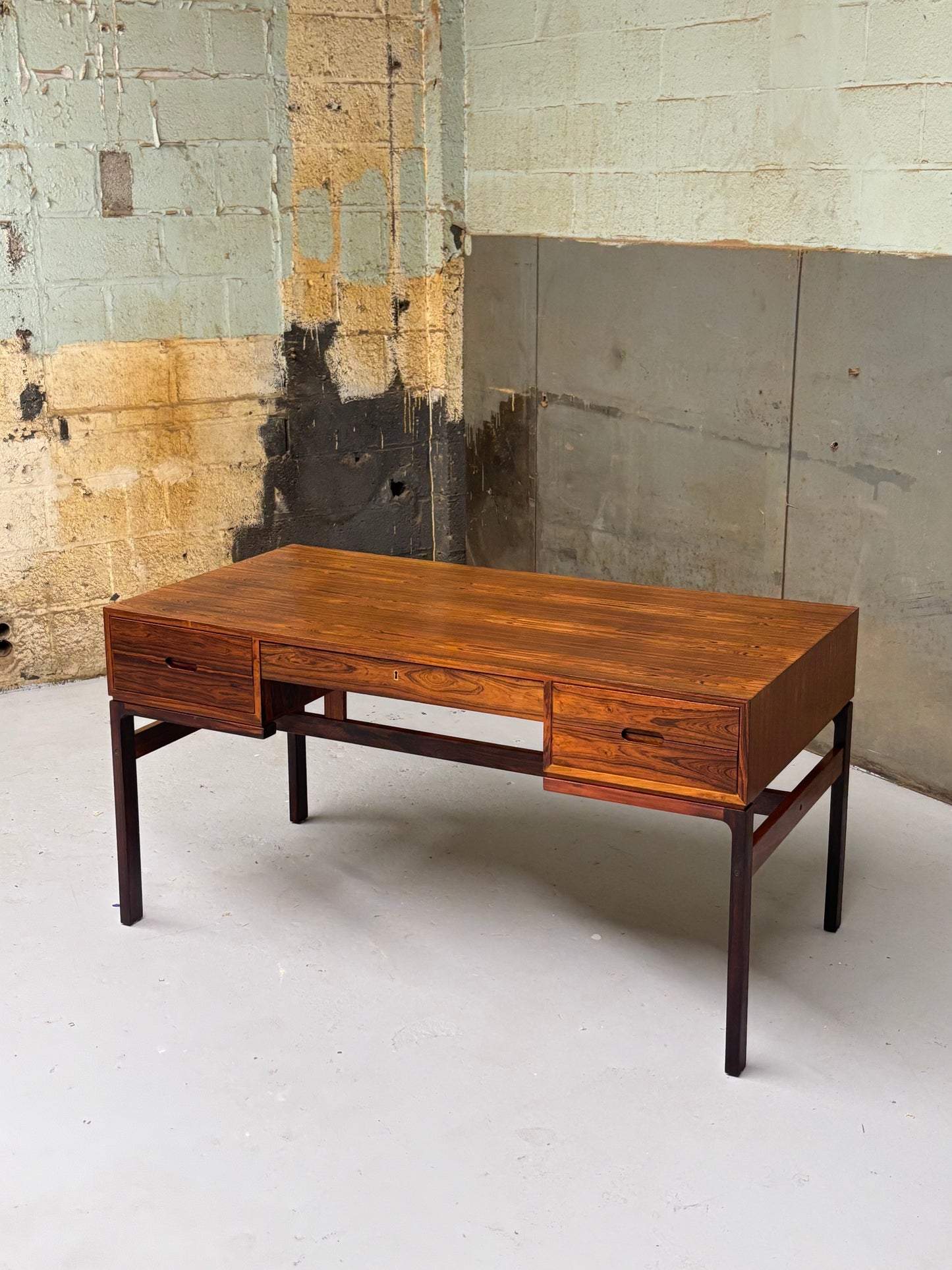 Vintage Danish Modern Rosewood Executive Desk by Arne Wahl Iversen for Vinde Mobelfabrik