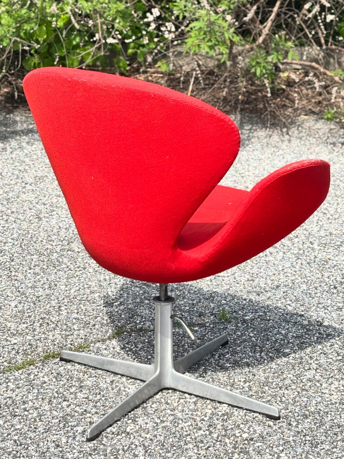 Danish Modern ‘Swan’ Chair by Arne Jacobsen for Fritz Hansen