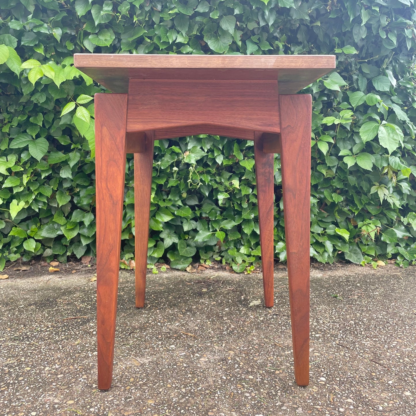 Vintage Mid-Century Modern End table by Jens Risom Design