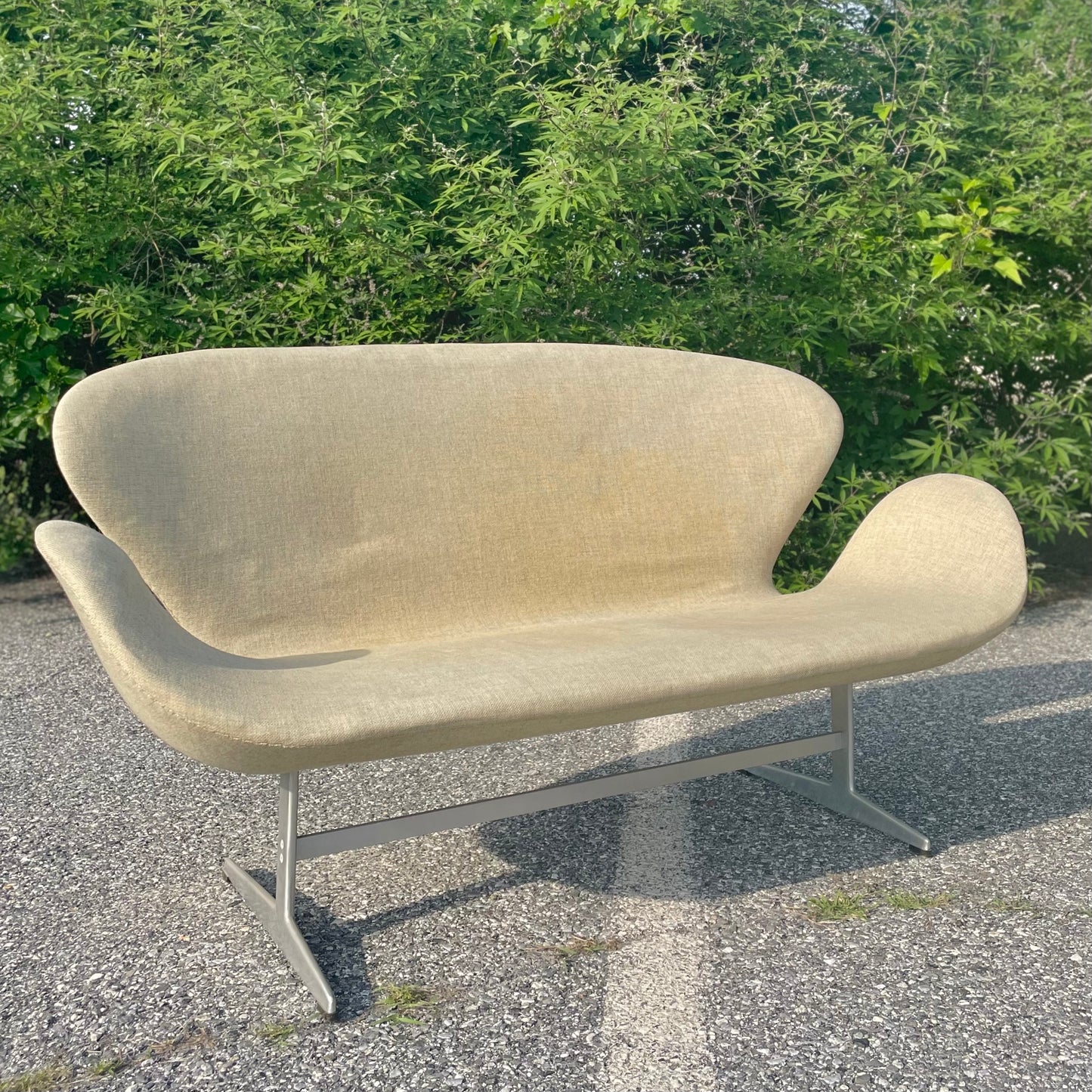 ‘Swan’ Sofa by Arne Jacobsen for Fritz Hansen