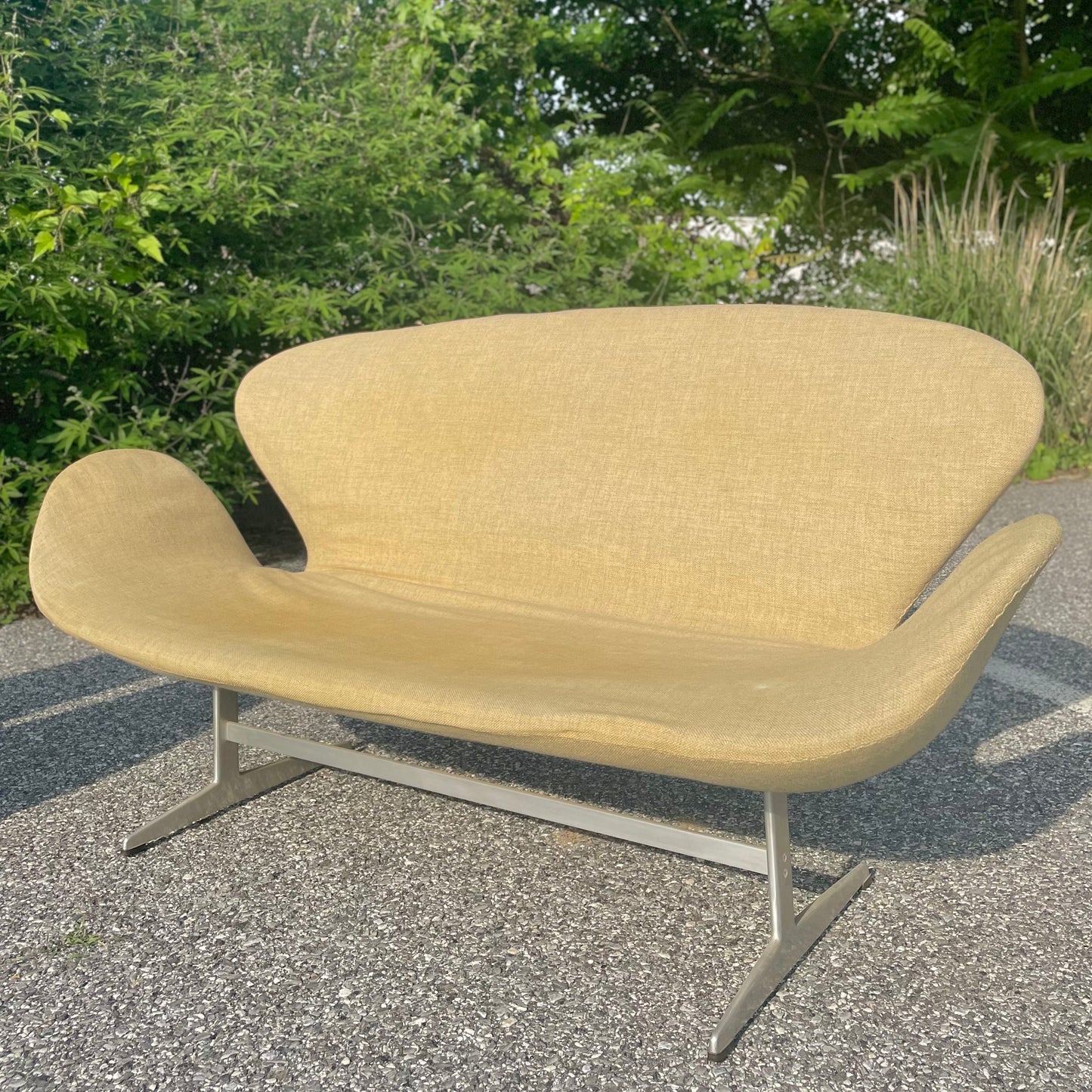 ‘Swan’ Sofa by Arne Jacobsen for Fritz Hansen