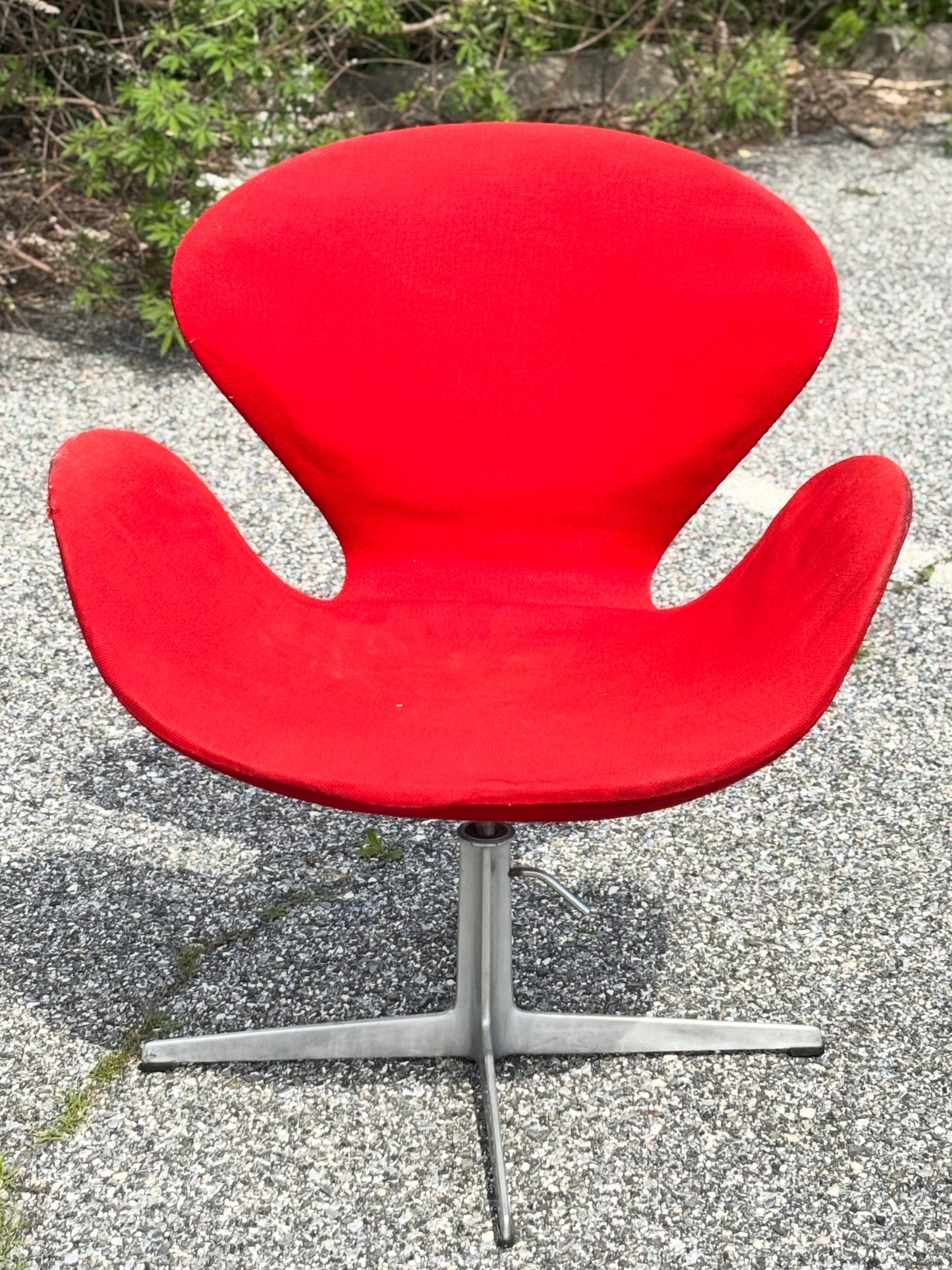 Danish Modern ‘Swan’ Chair by Arne Jacobsen for Fritz Hansen