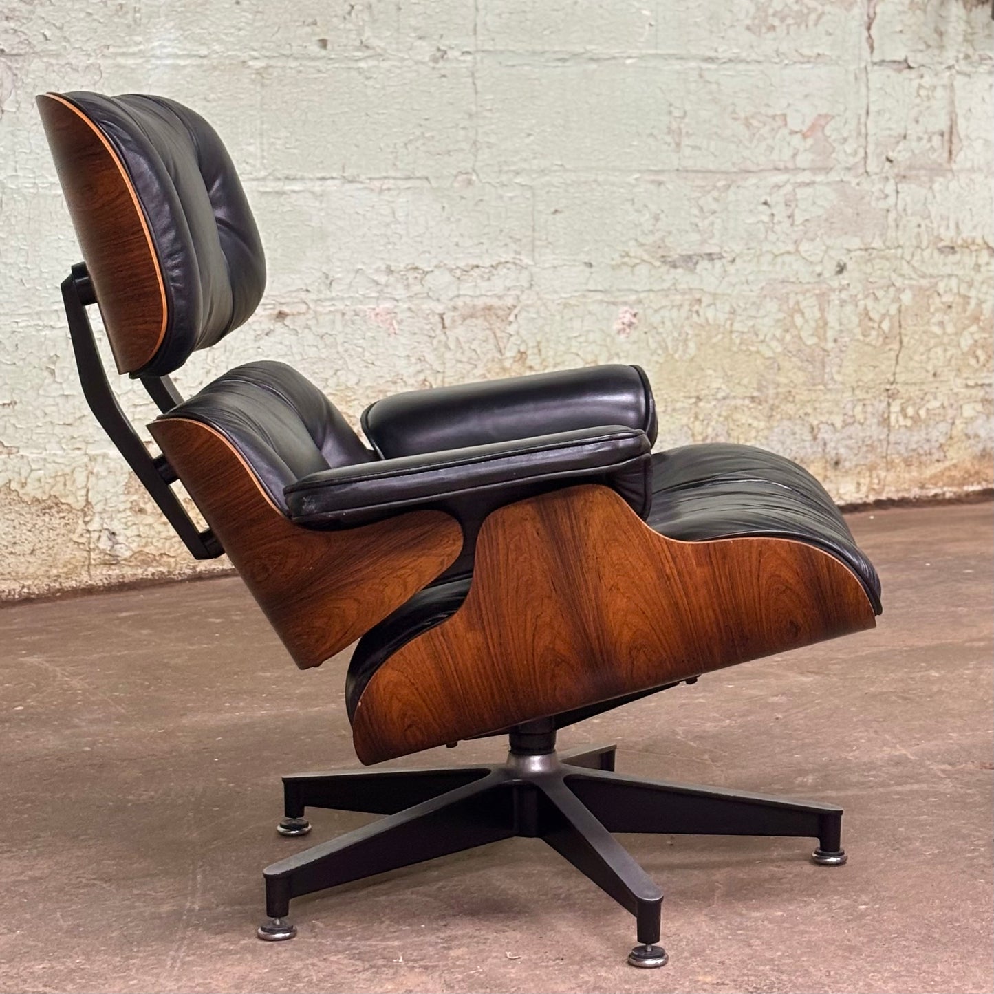 Vintage Herman Miller 670 ‘Eames’ Lounge Chair and 671 Ottoman